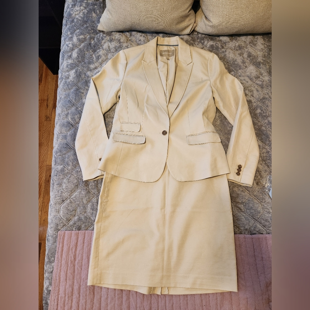 Tan Sz 12 Banana Republic Skirt Suit